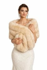 Cape de mariée en fausse fourrure