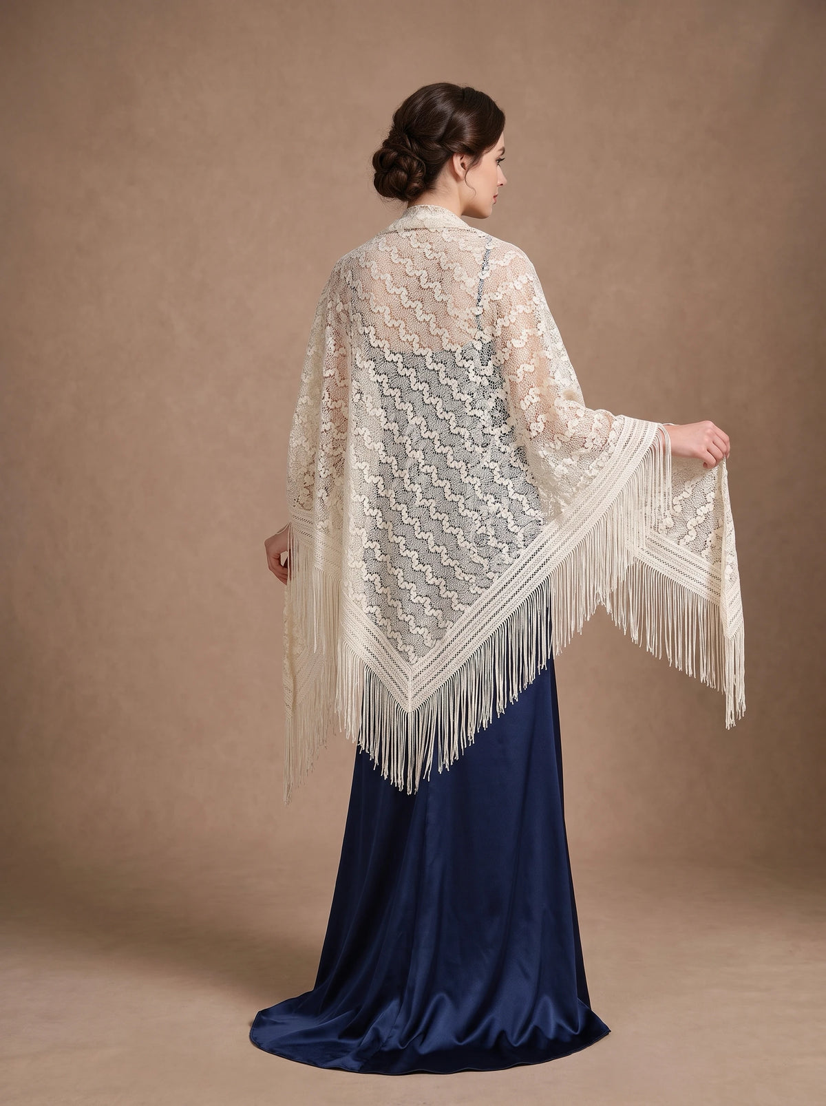 Châle beige en dentelle à franges pour mariage