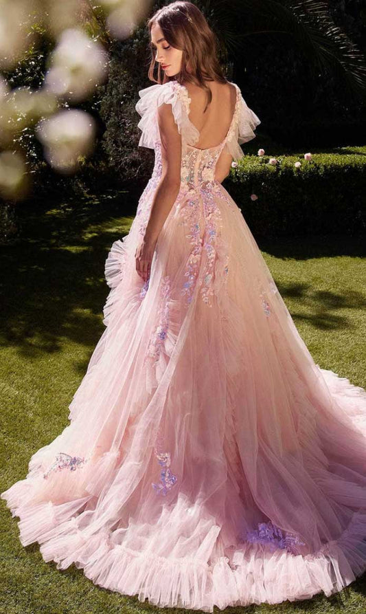 Robe de mariée rose poudrée et dentelle