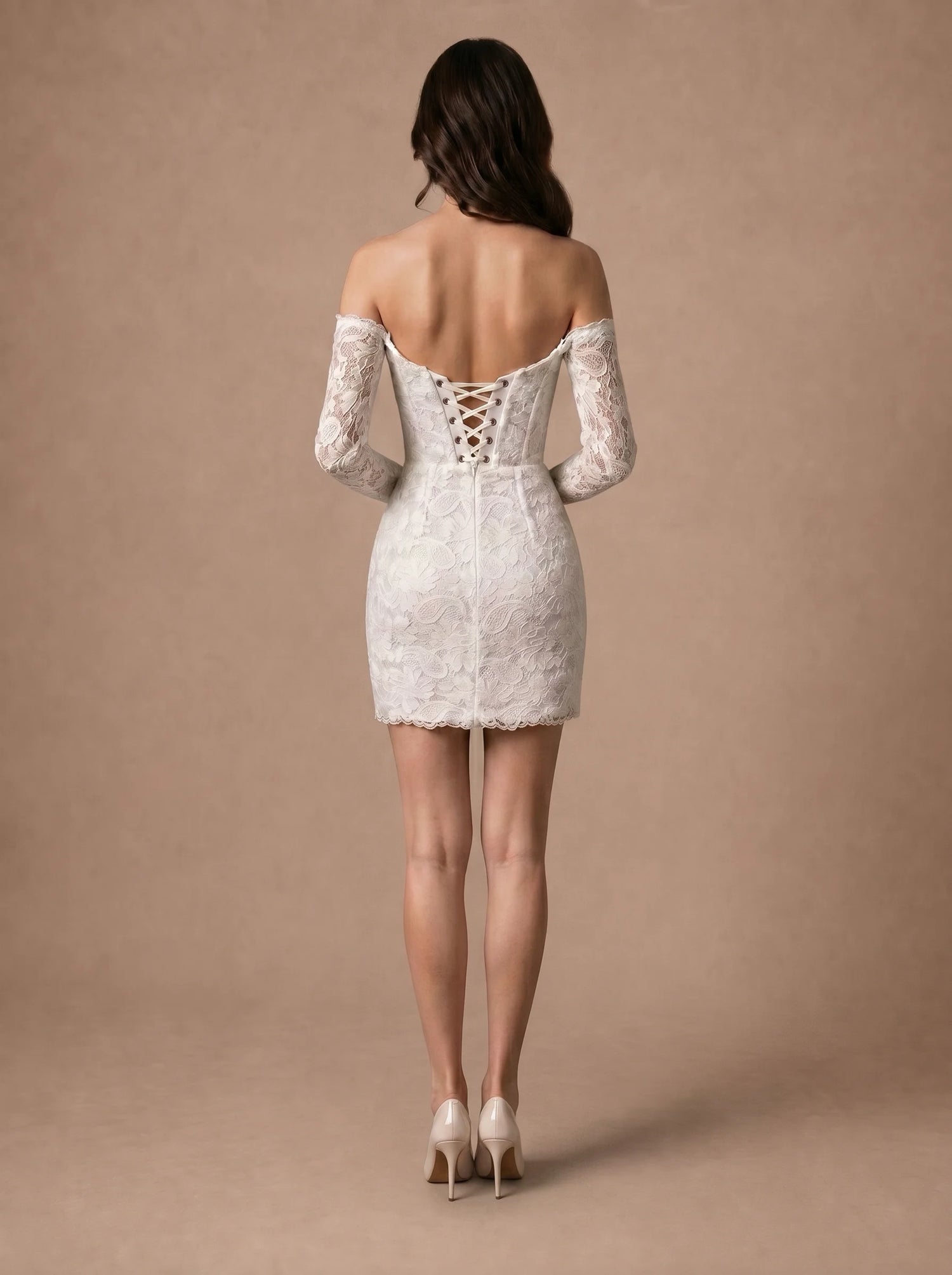 Robe de mariée courte bustier avec dentelle