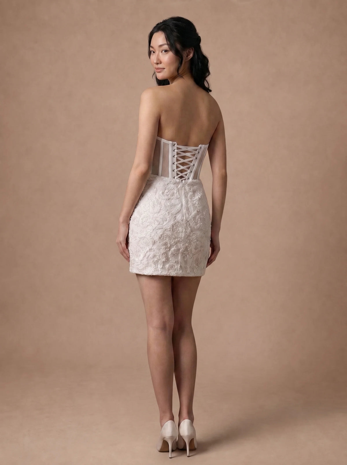 Robe de mariée courte moderne