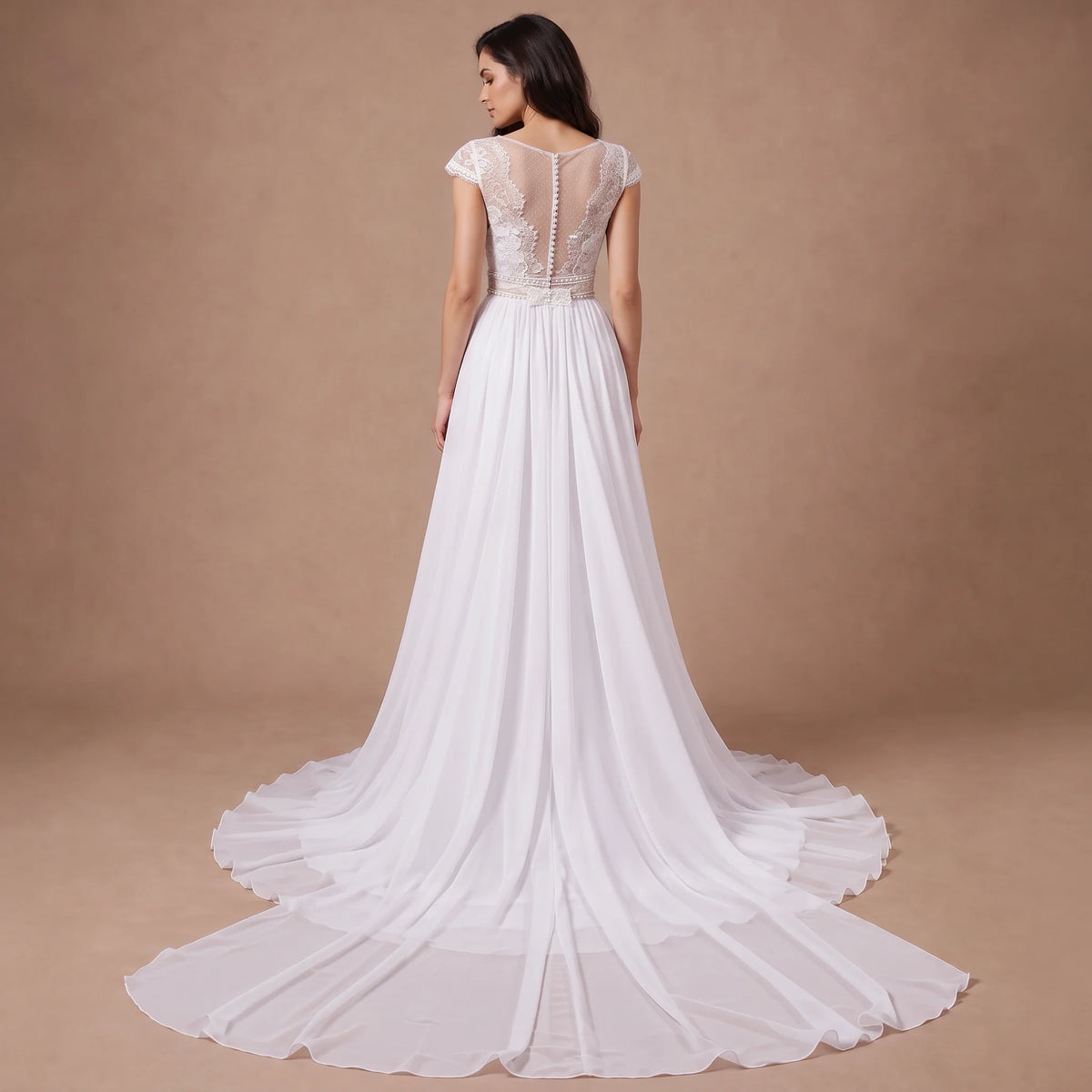 Robe de mariée droite et fluide avec traîne amovible