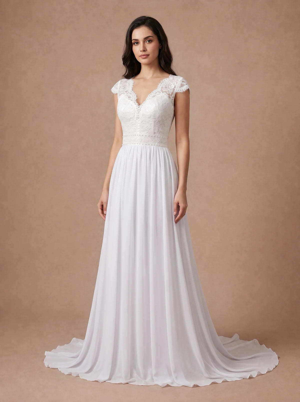Robe de mariée droite et fluide avec traîne amovible