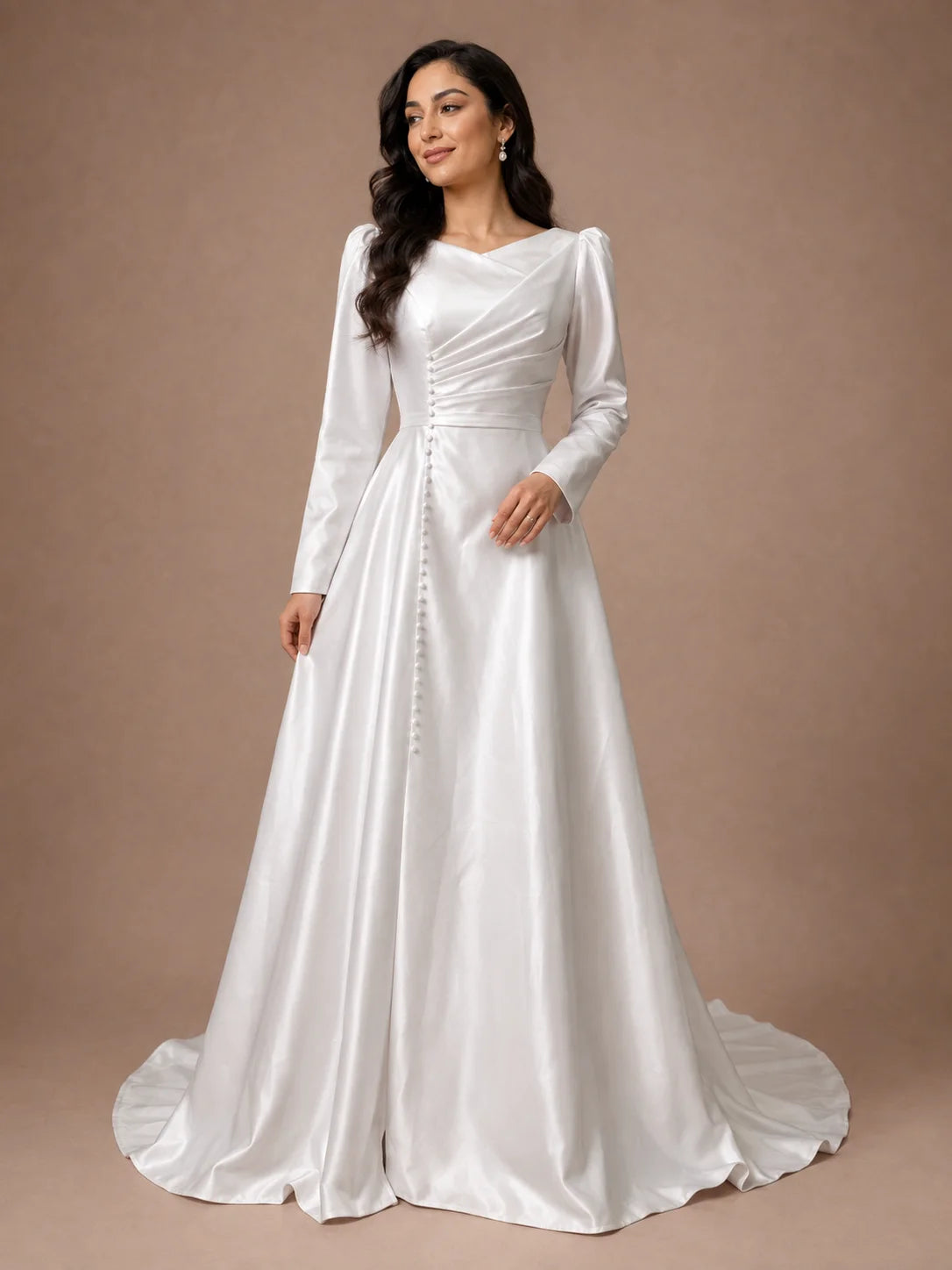 Robe de mariée en satin à manches longues