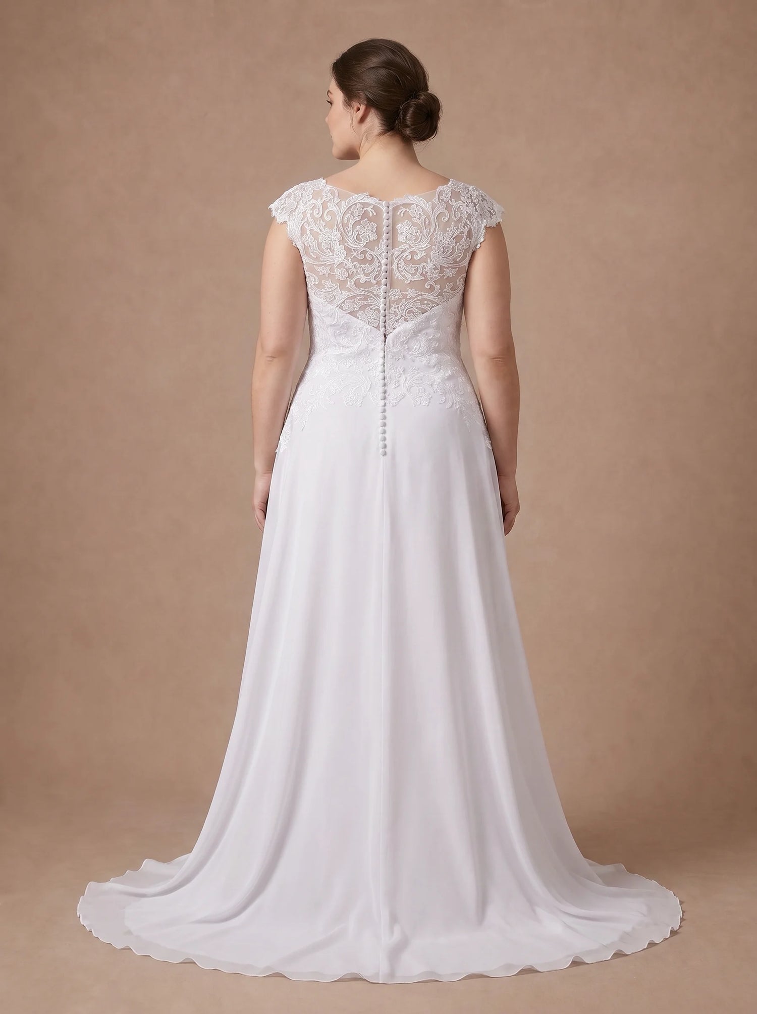 Robe de mariée fluide grande taille en dentelle florale
