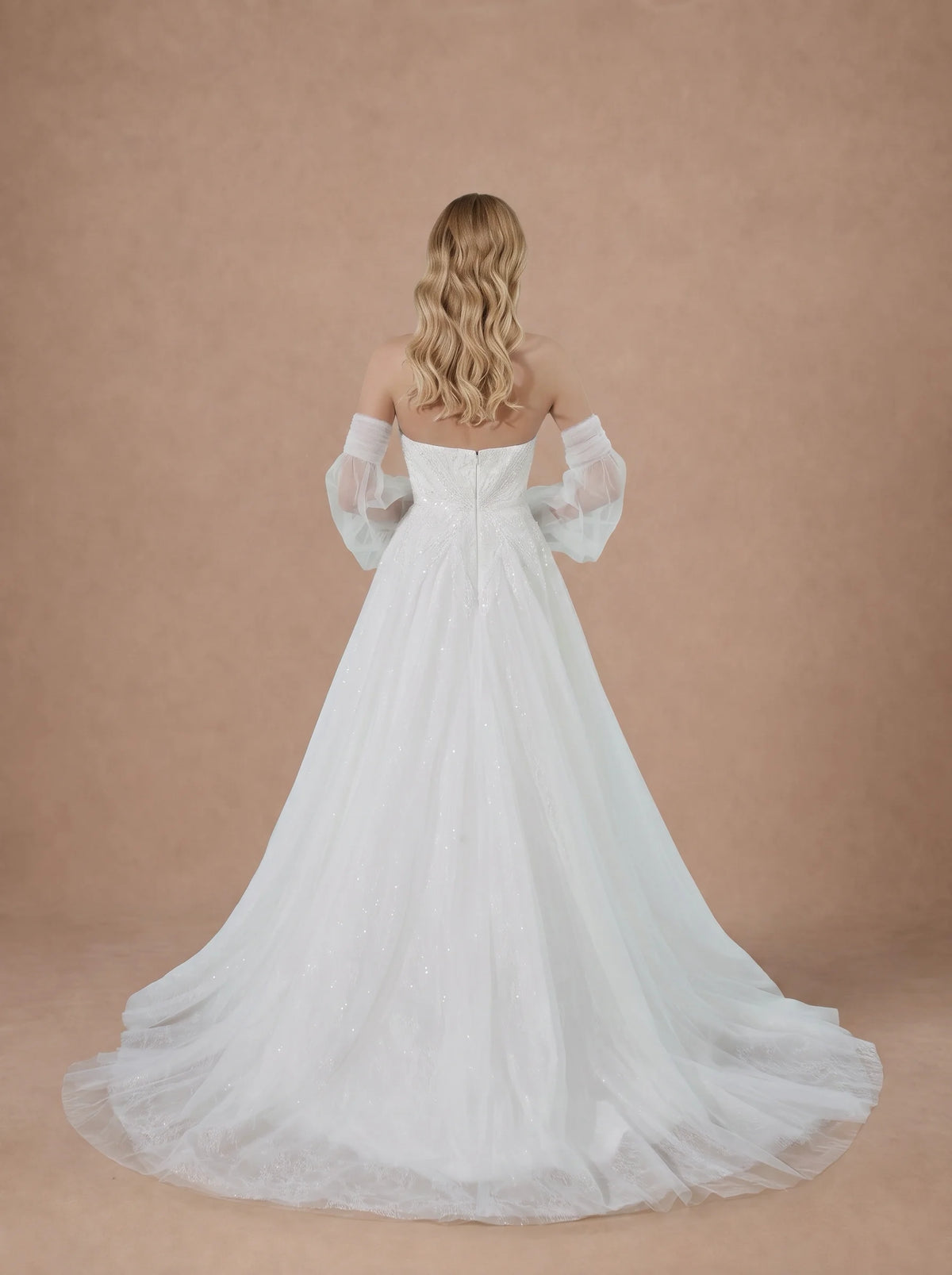 Robe de mariée bustier en tulle avec manches amovibles
