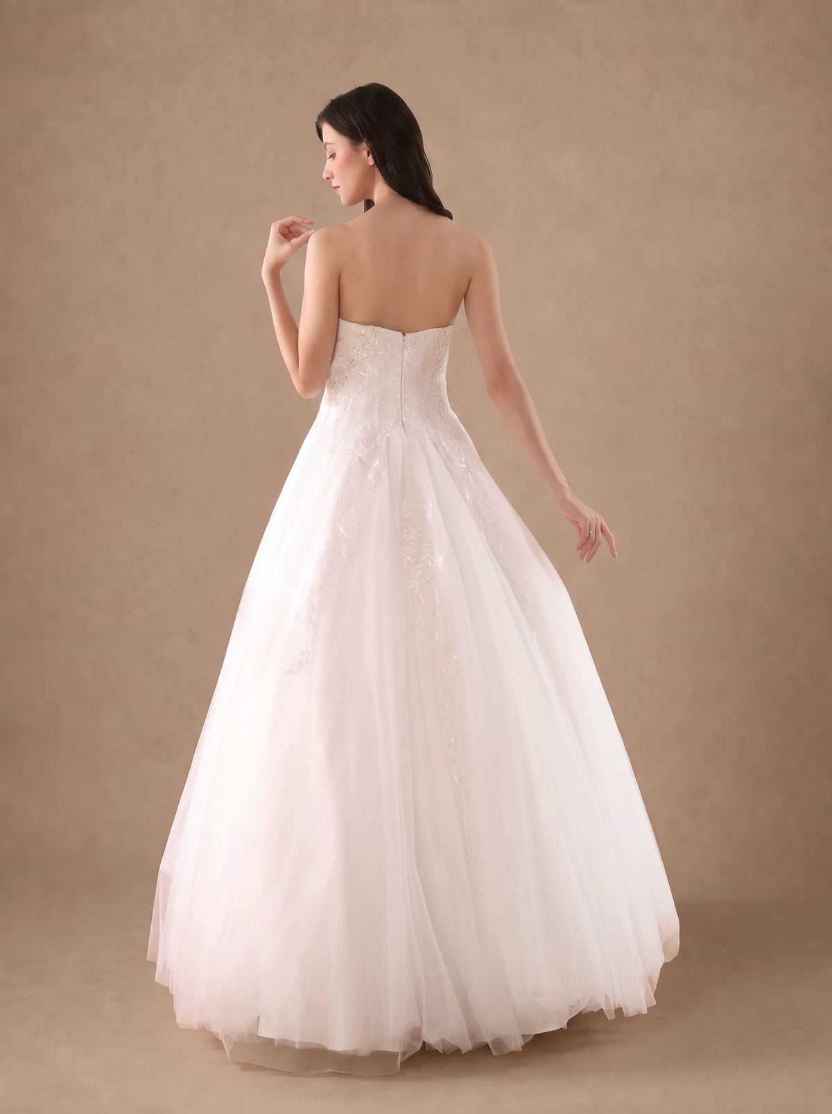 Robe de mariée bustier et jupe évasée
