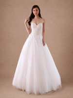 Robe de mariée bustier et jupe évasée