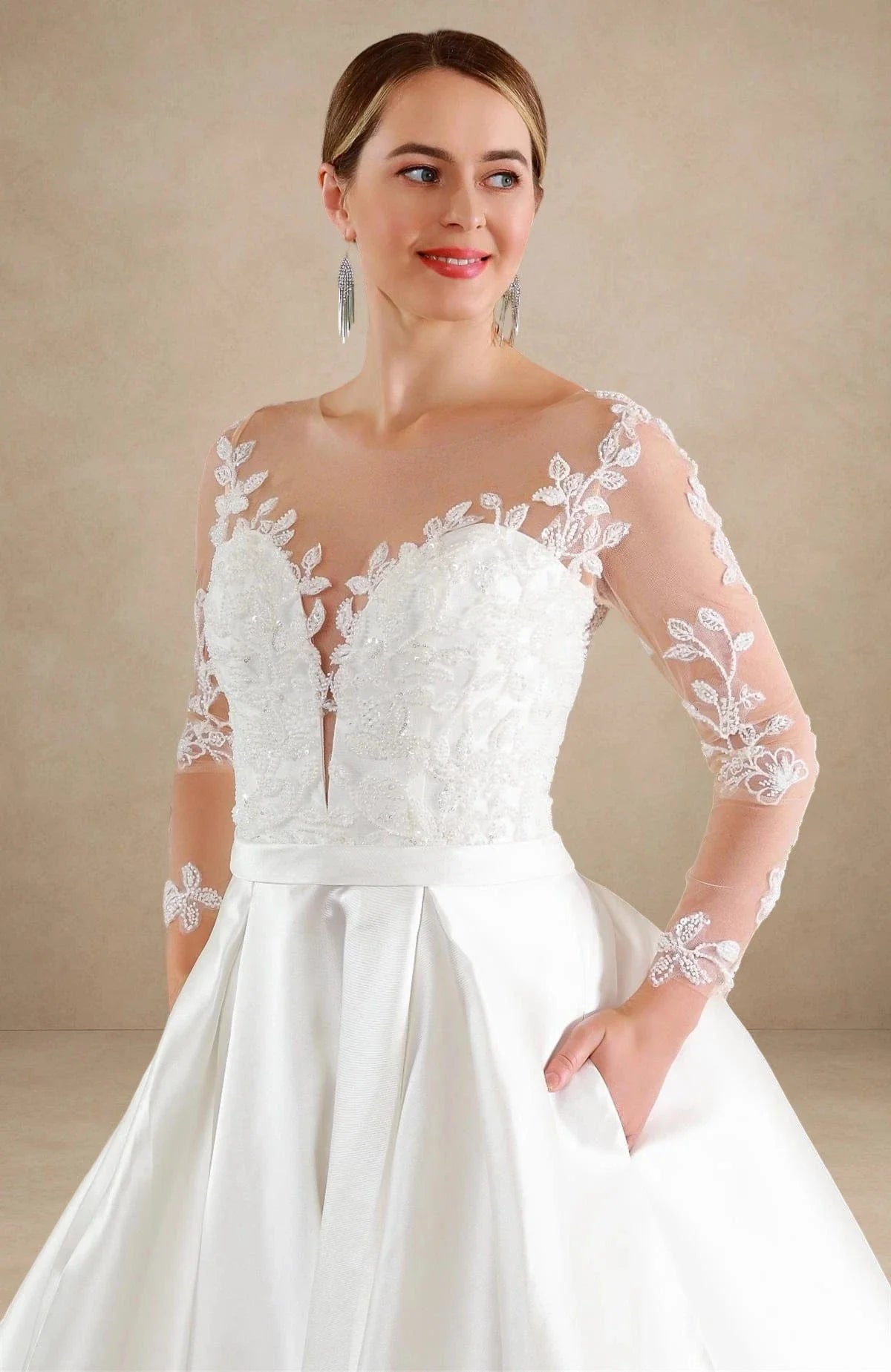 Robe de mariée perle et strass – vue détaillée