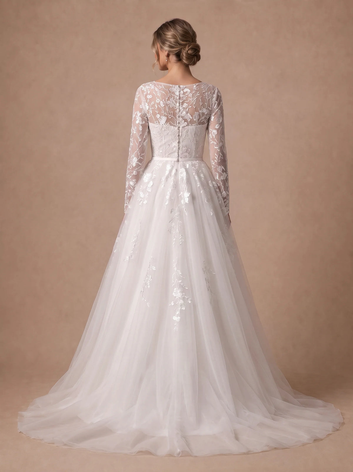 Robe de mariée en tulle fluide à manches longues