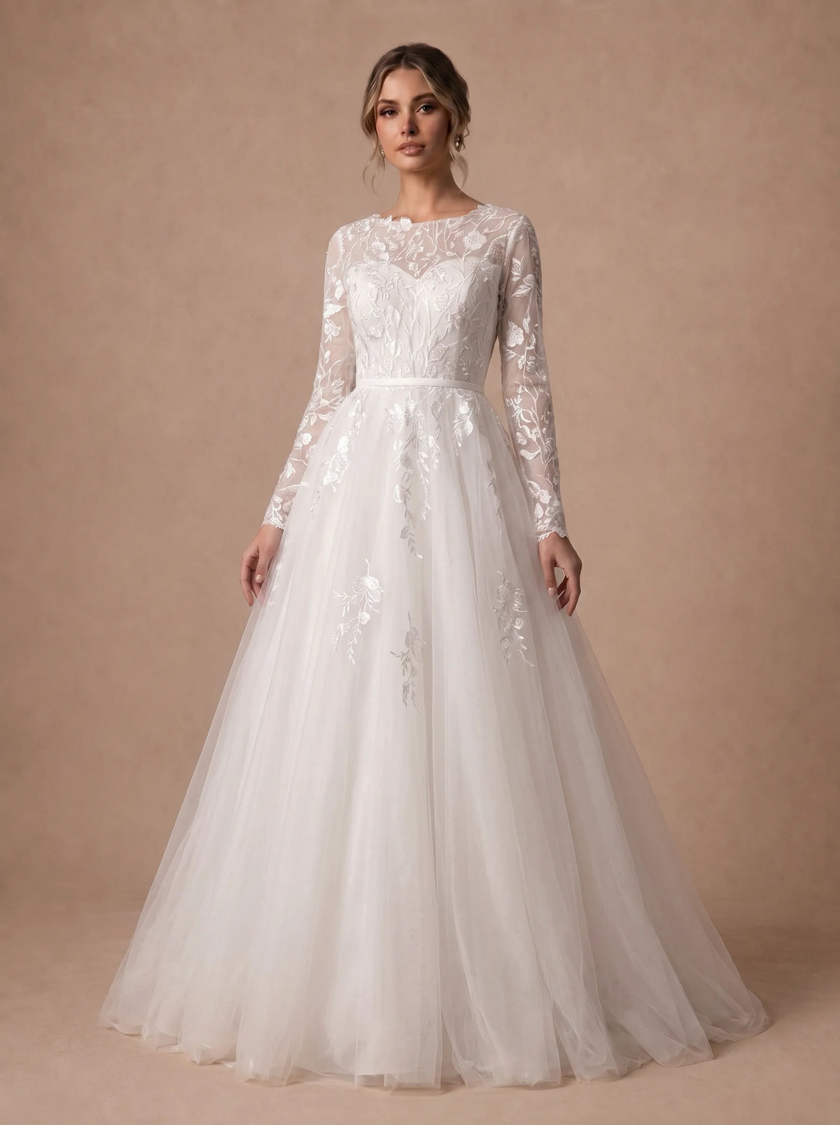 Robe de mariée en tulle fluide à manches longues