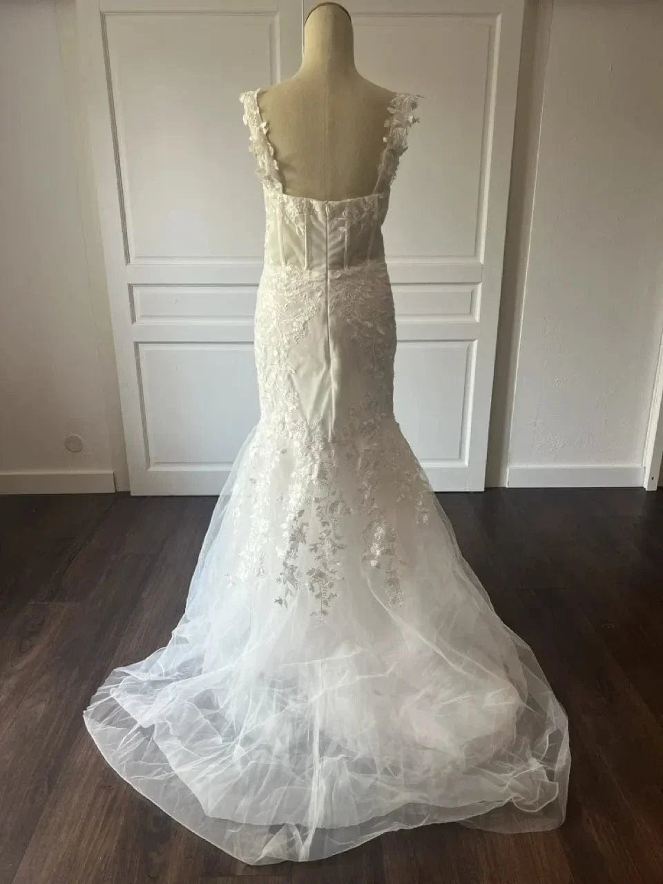 Robe de mariée Sirene a Motifs Fleuris vue de face