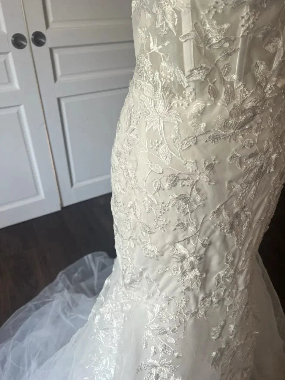 Robe de mariée Sirene a Motifs Fleuris vue de dos
