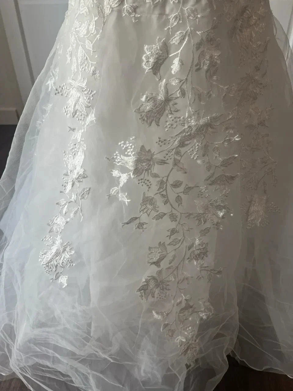 Robe de mariée Sirene a Motifs Fleuris en situation (vue détaillée)
