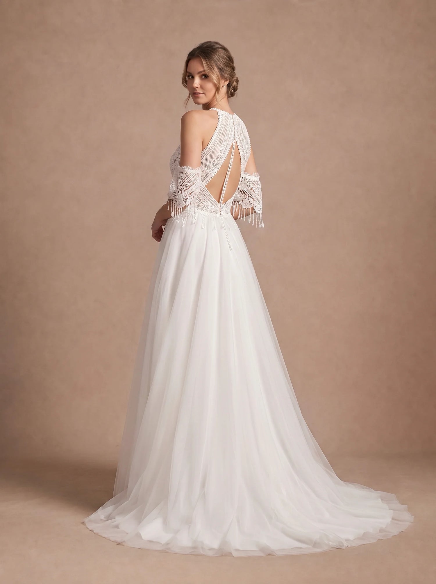 Robe de mariée trapèze fluide à col montant