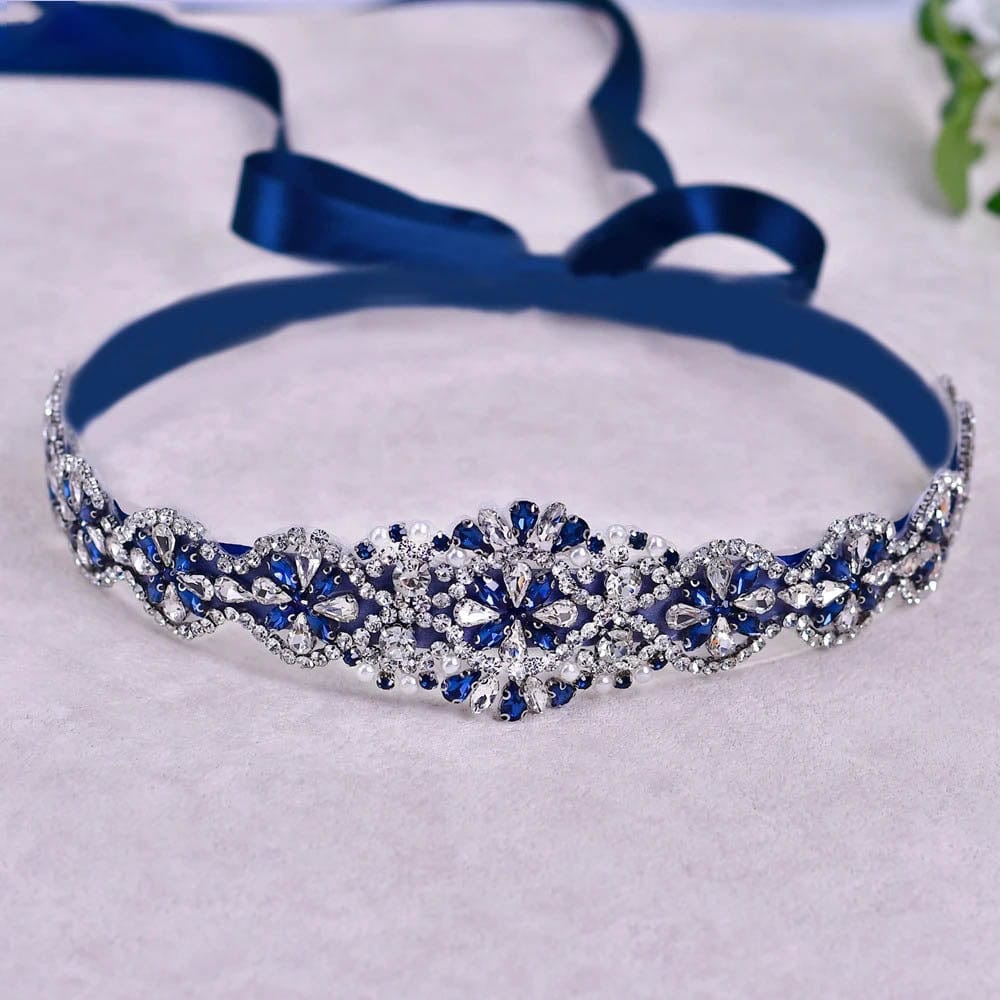 Gros plan sur les détails de Ceinture Bleu pour Robe de Mariée