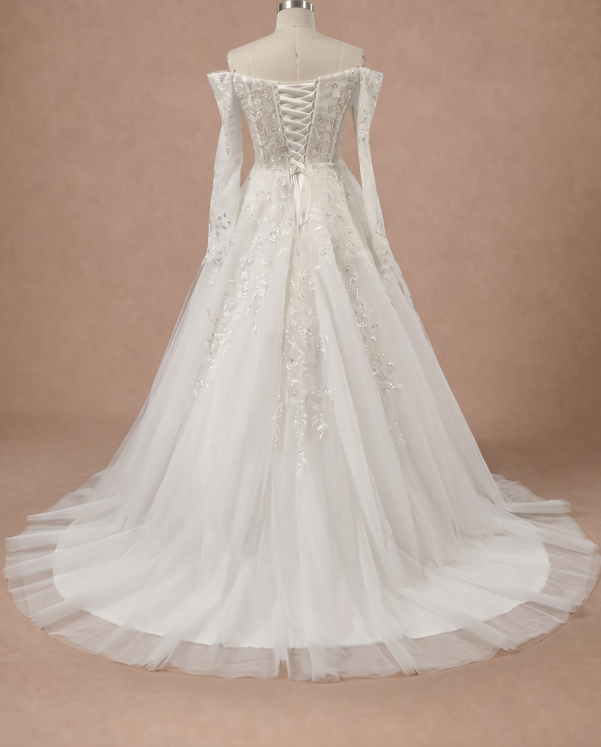 Robe de mariée blanche pailletée — Mannequin — dos entier