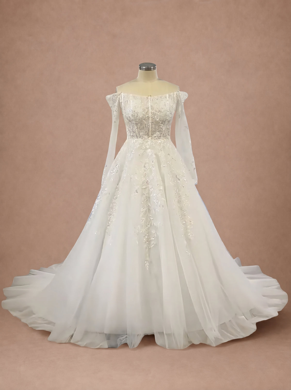 Robe de mariée blanche pailletée — Mannequin — face entière