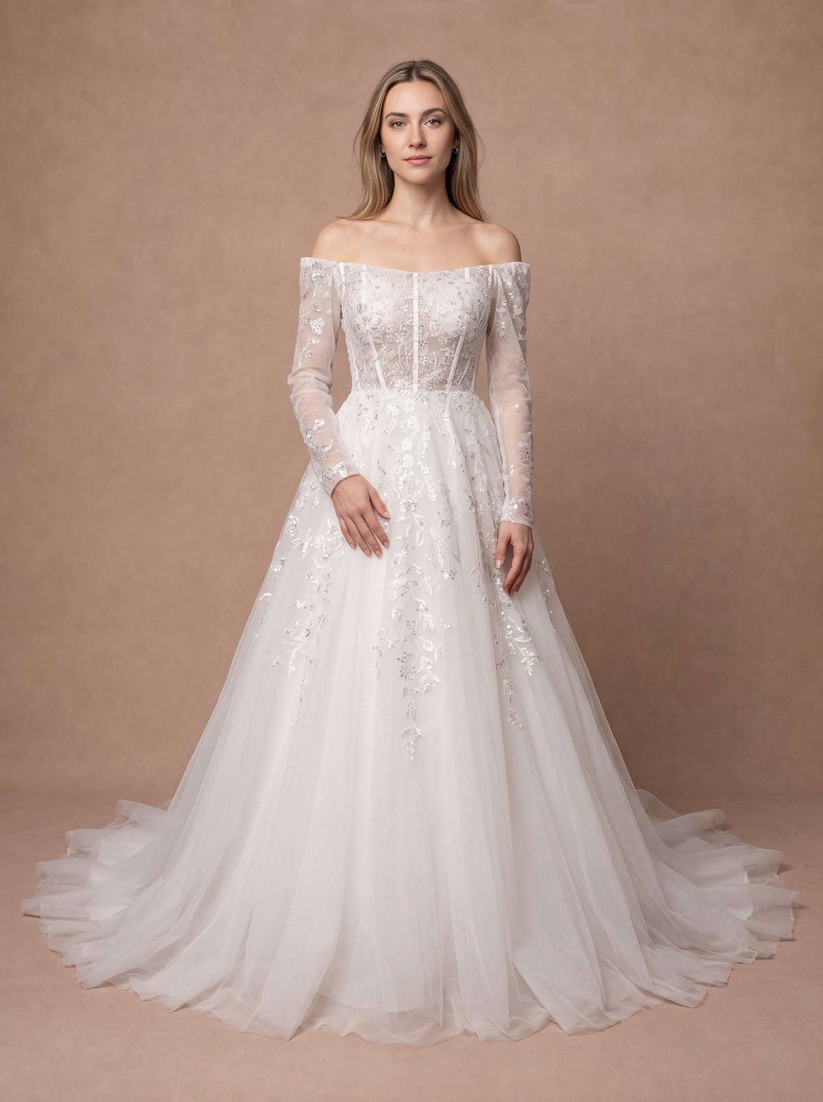 Robe de mariée blanche pailletée — Modèle — face