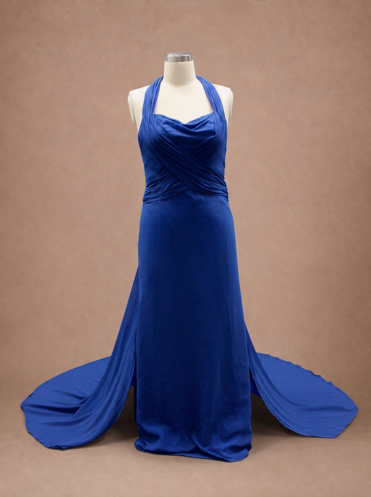 Robe de mariée bleu roi en satin plissé — Mannequin — face entière