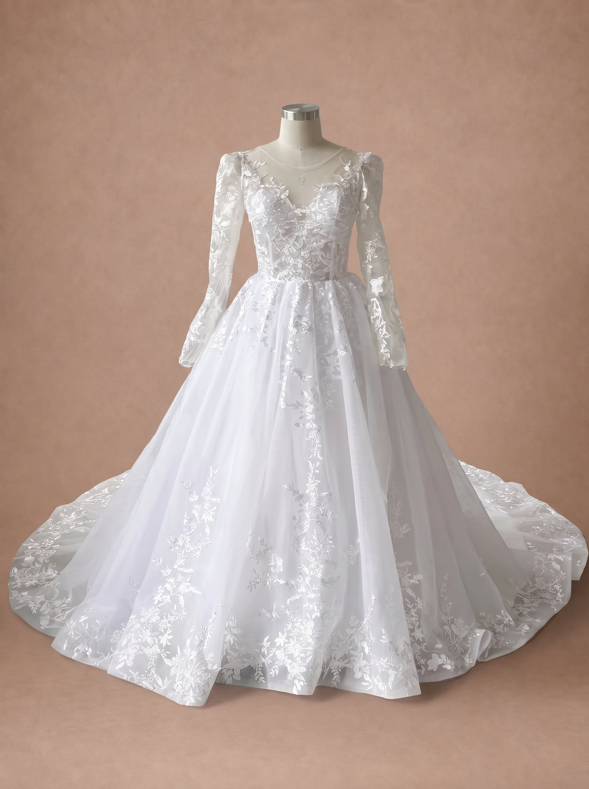 Robe de mariée bohème à manches longues — Mannequin — face entière