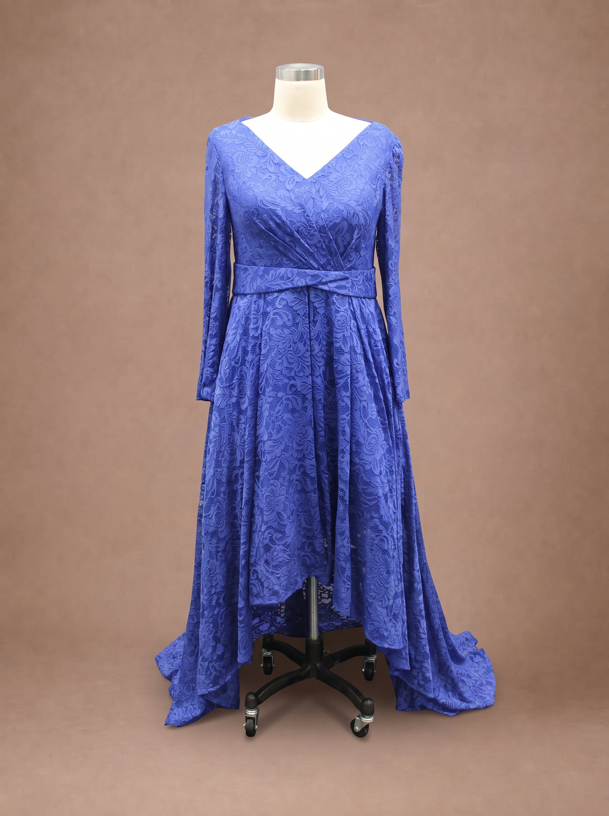 Robe de mariée bohème bleue pour femme ronde — Mannequin — face entière