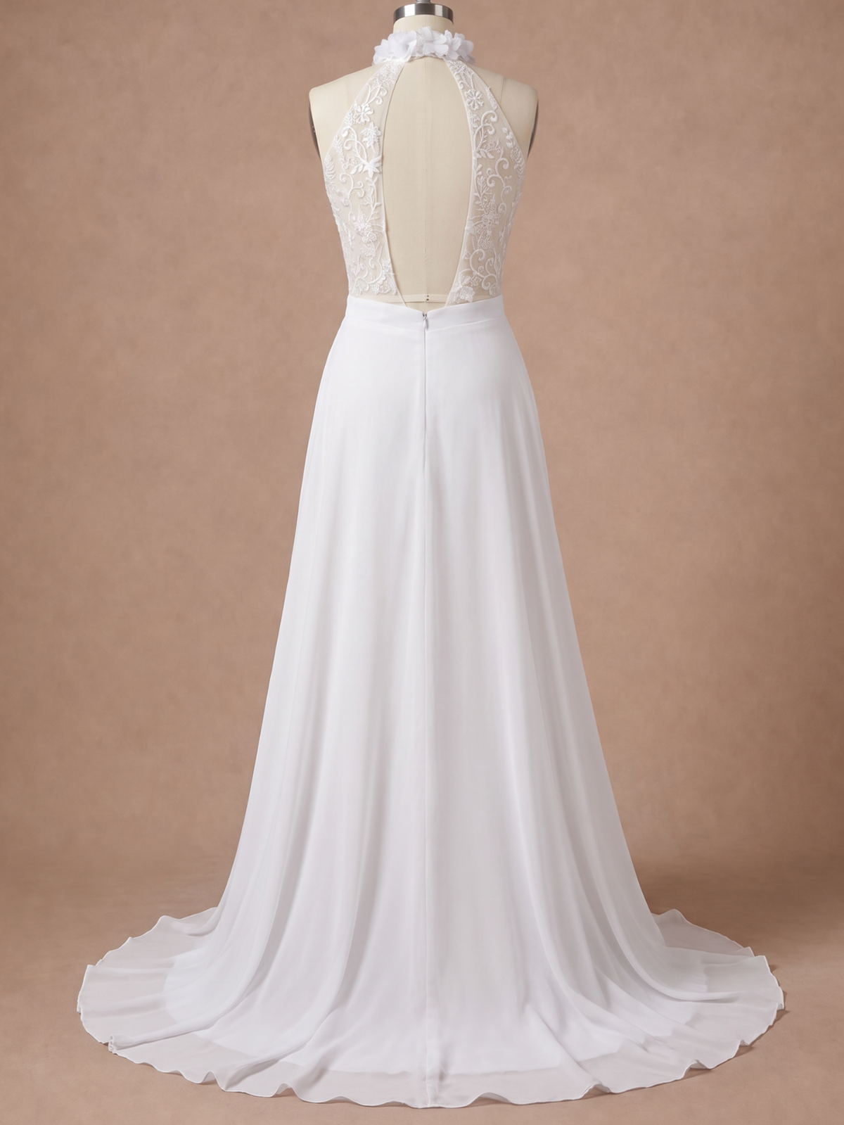 Robe de mariée bohème pas cher à col montant en dentelle — Mannequin — dos entier