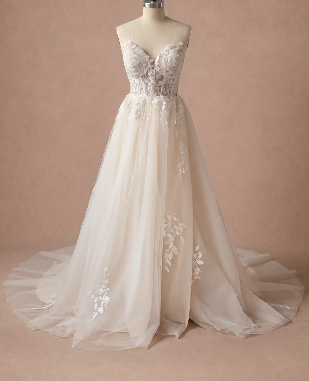 Robe de mariée bustier bohème champagne en dentelle — Mannequin — face entière