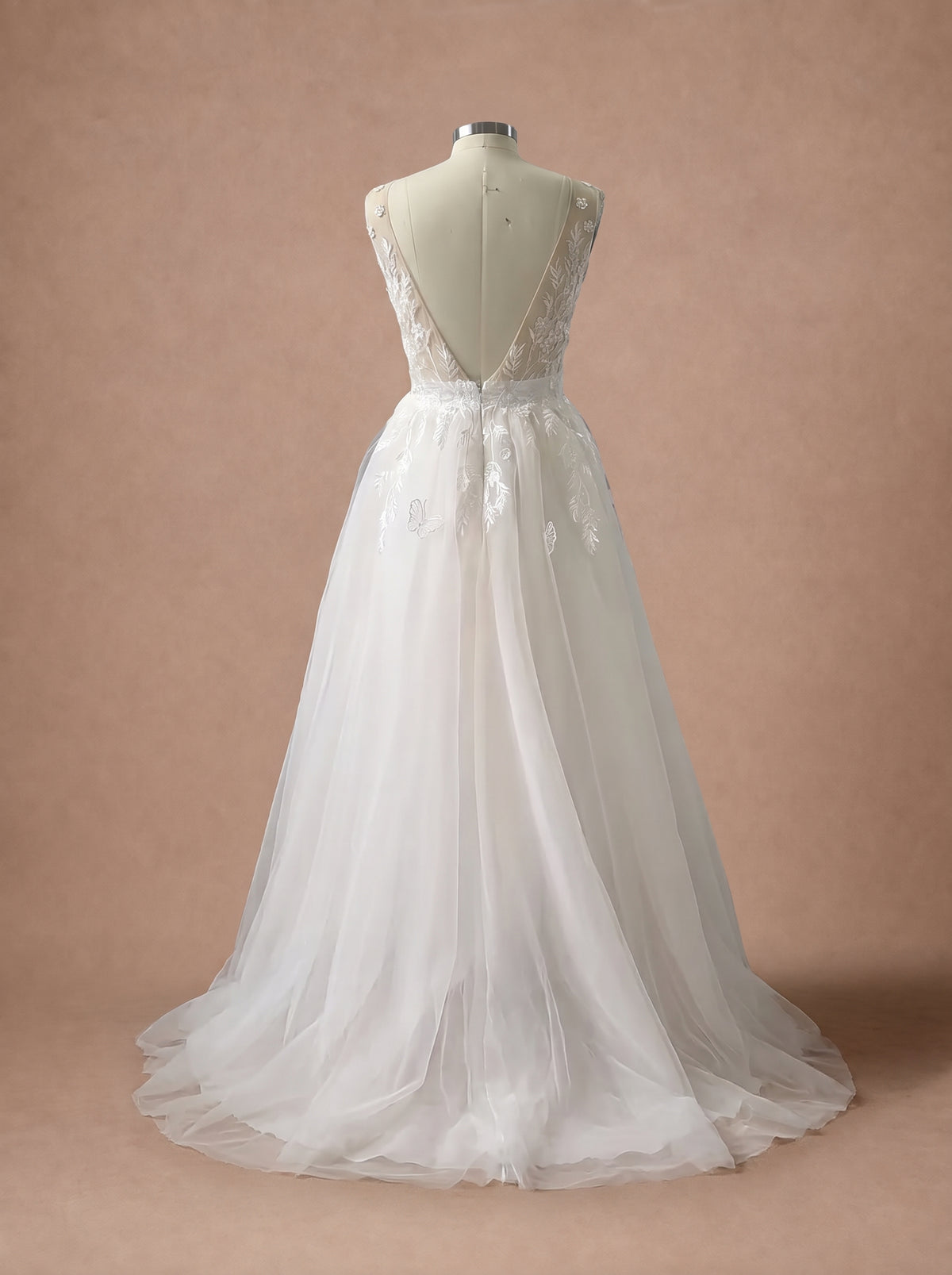 Robe de mariée champêtre champagne en tulle brodé — Mannequin — dos entier