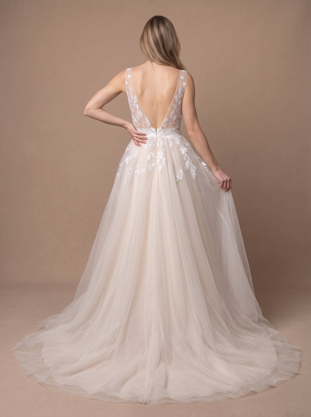 Robe de mariée champêtre champagne en tulle brodé — Modèle — dos