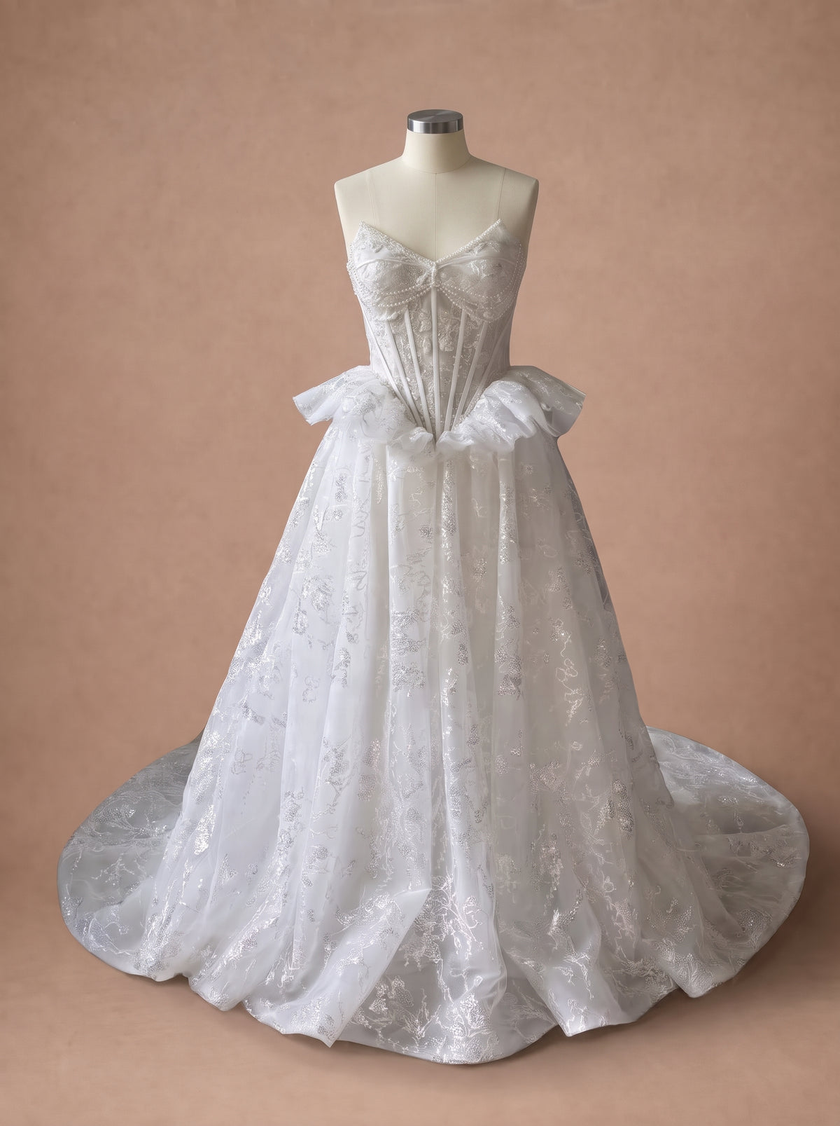 Robe de mariée princesse à corset taille basque en dentelle — Mannequin — face entière