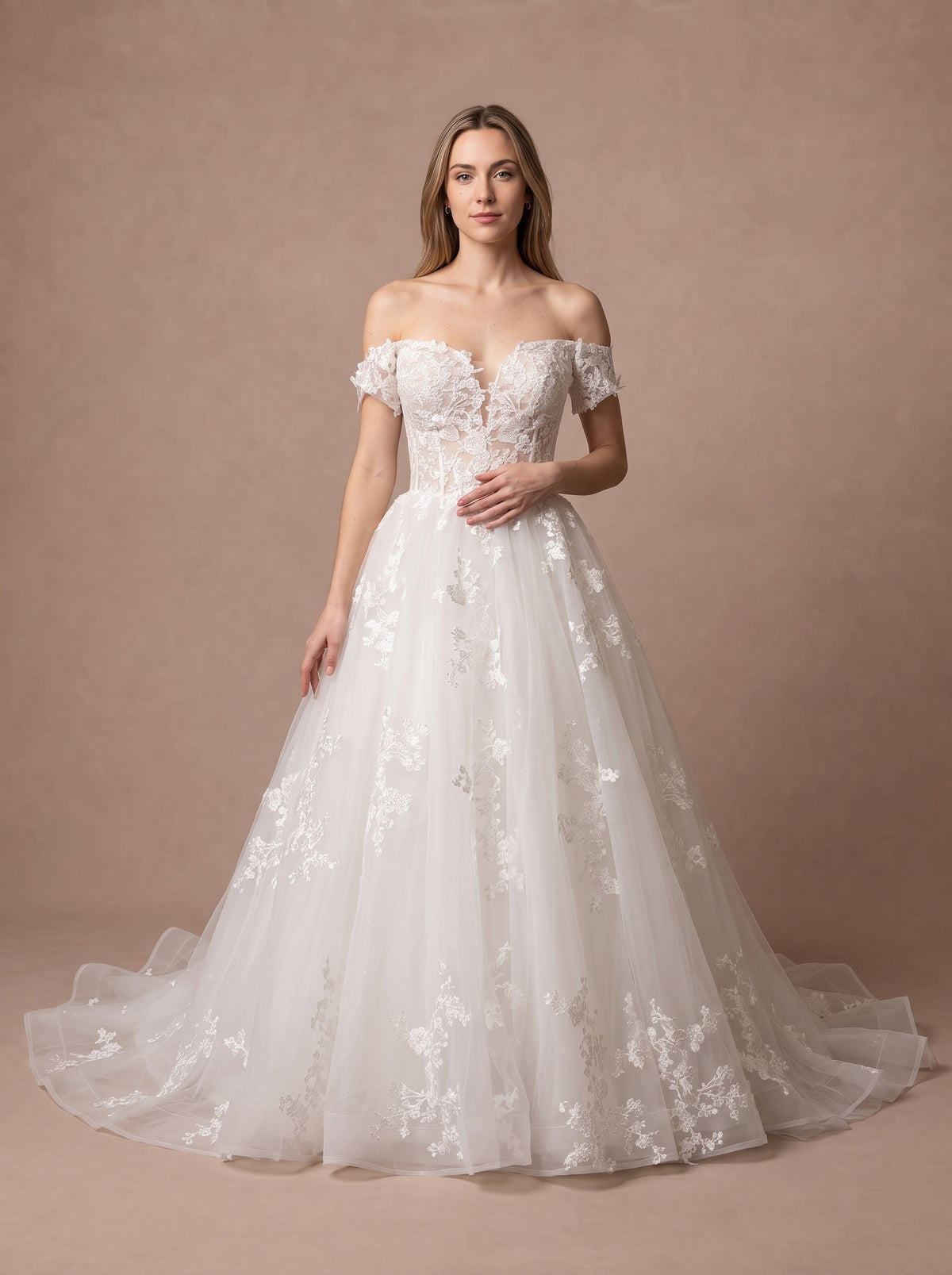 Robe de mariée champêtre fleurie princesse en tulle — Modèle — face