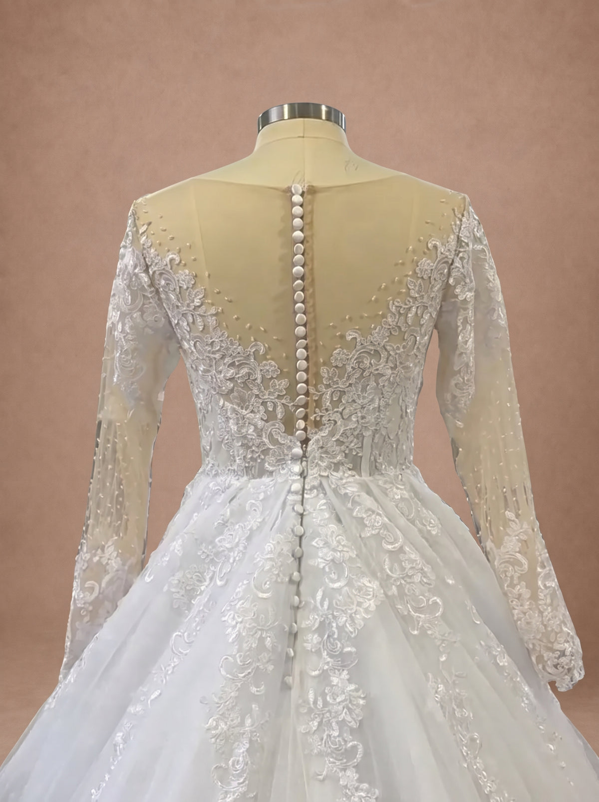 Robe de mariée champêtre à manches longues en dentelle — Mannequin — détail dos