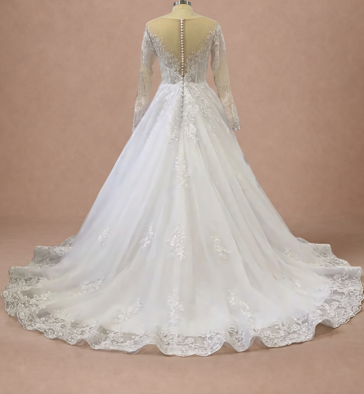 Robe de mariée champêtre à manches longues en dentelle — Mannequin — dos entier
