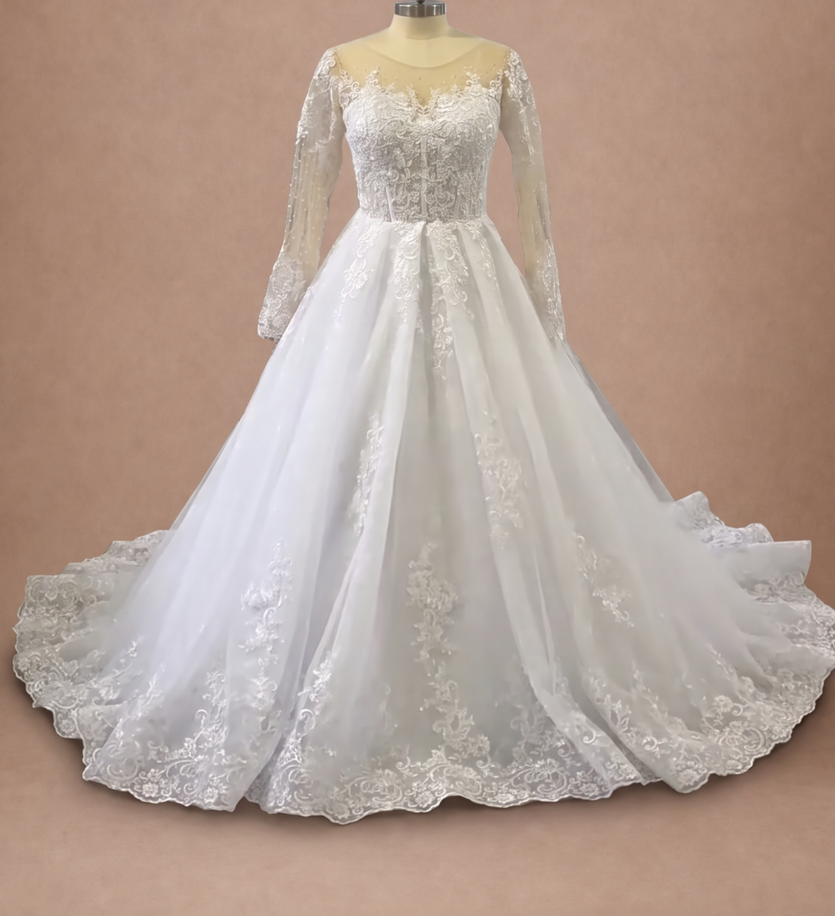 Robe de mariée champêtre à manches longues en dentelle — Mannequin — face entière