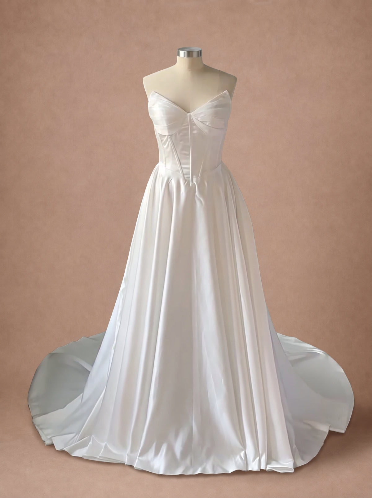 Robe de mariée classique simple en satin à bustier — Mannequin — face entière