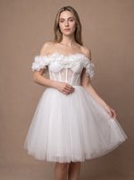 Robe de mariée courte simple bohème à fleurs 3D et corset — Modèle — face
