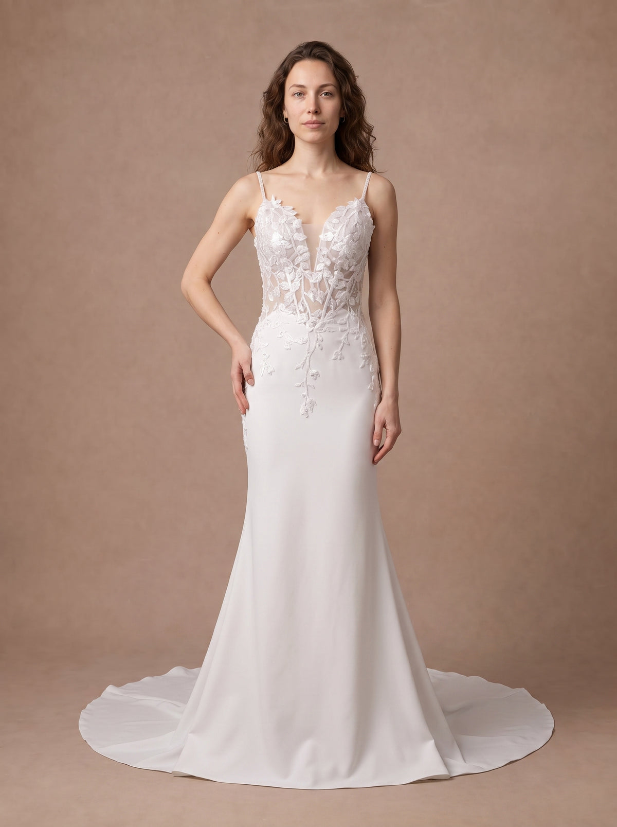 Robe de mariée sexy en dentelle à décolleté plongeant — Modèle — face