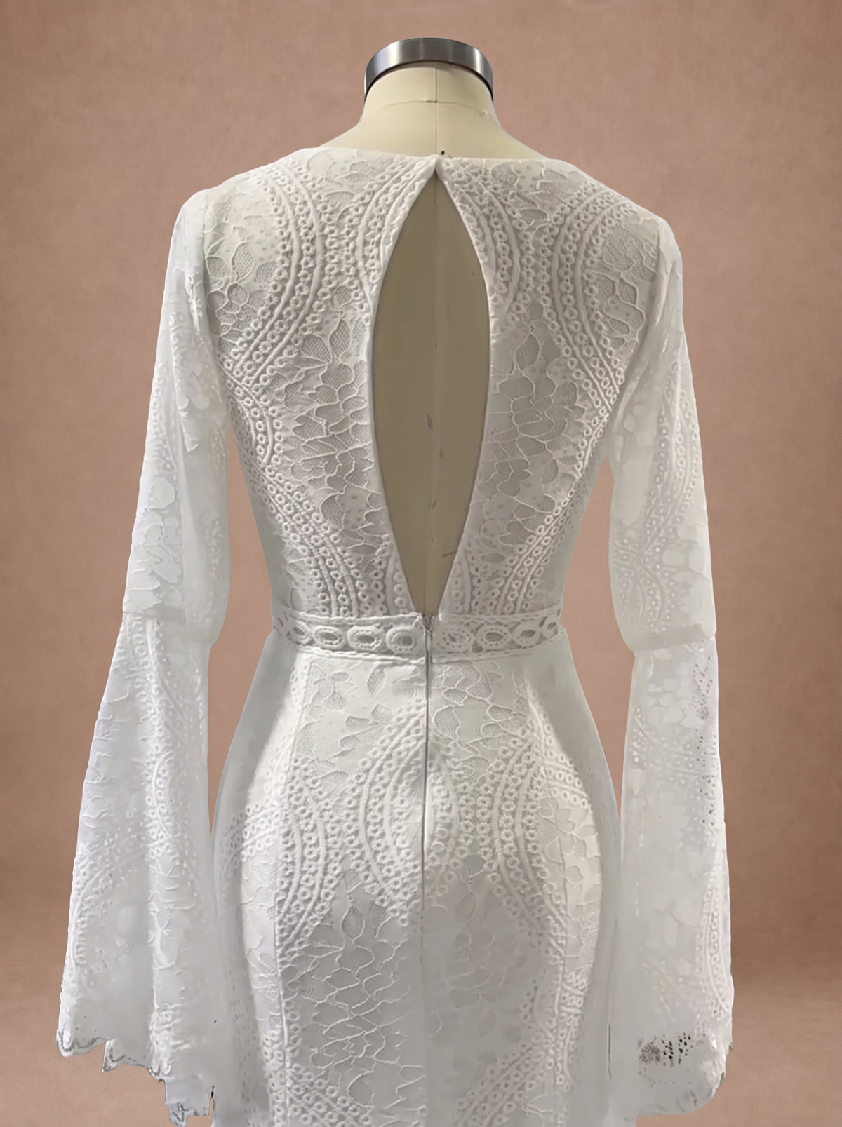 Robe de mariée dentelle vintage — Mannequin — détail dos