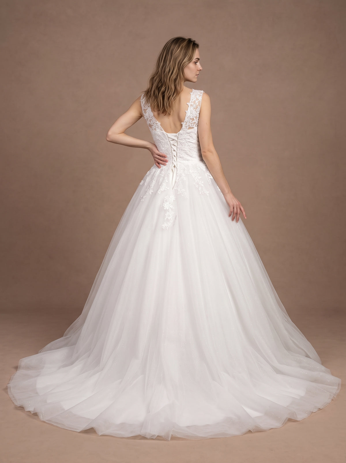 Robe de mariée princesse dos nu en dentelle — Modèle — dos