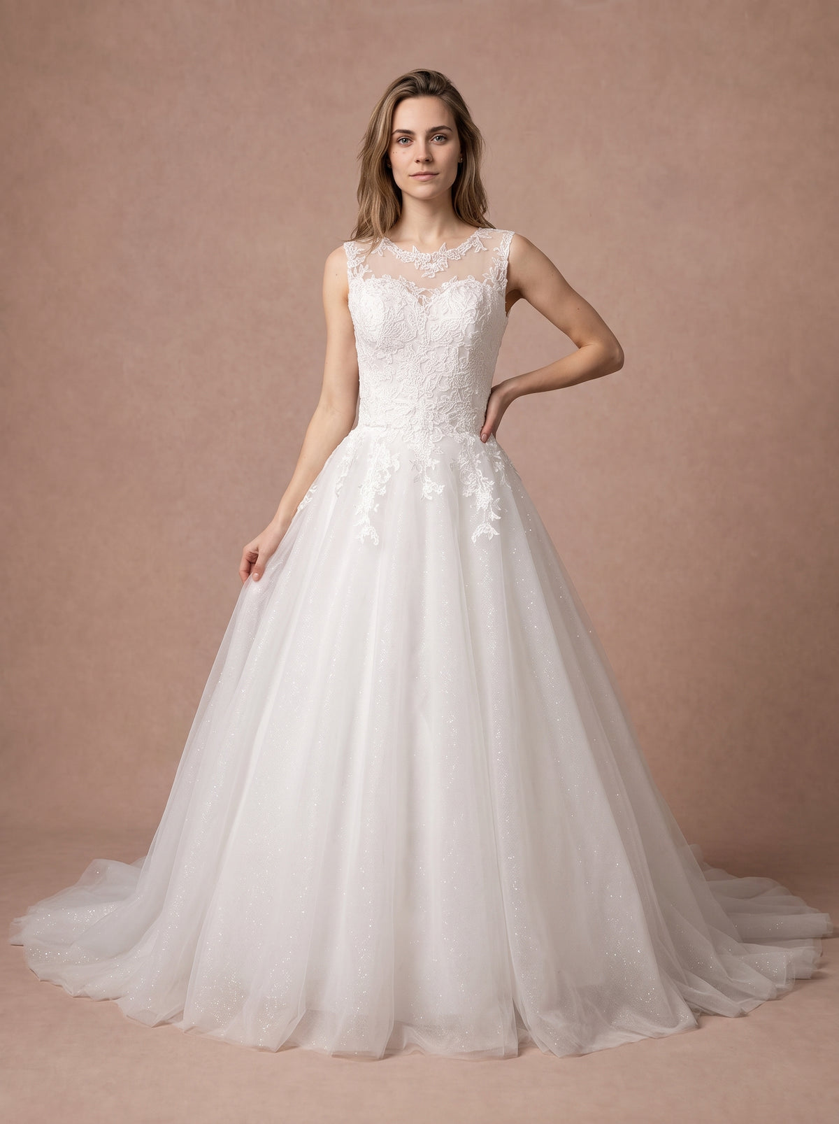 Robe de mariée princesse dos nu en dentelle — Modèle — face