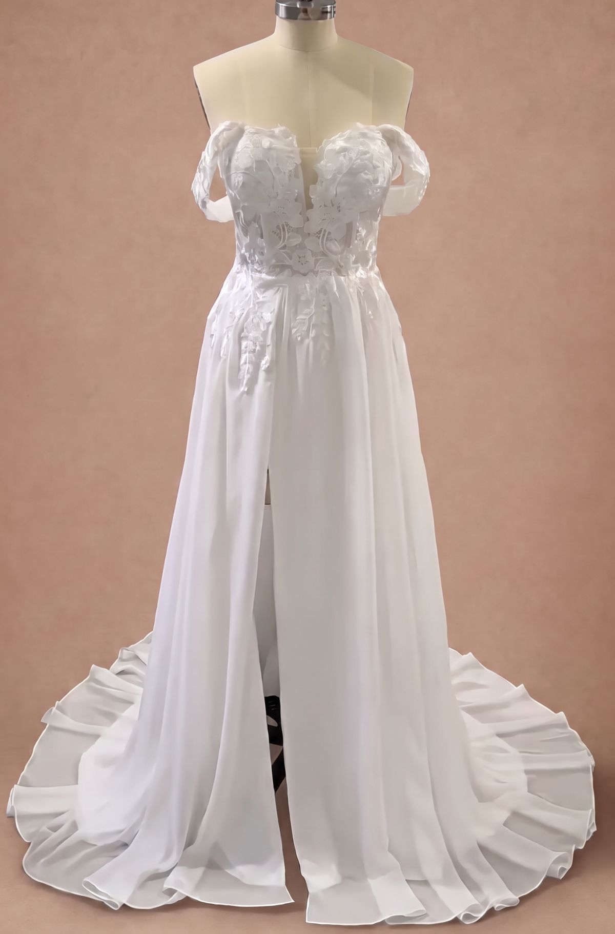 Robe de mariée bustier en dentelle à jupe fluide — Mannequin — face entière