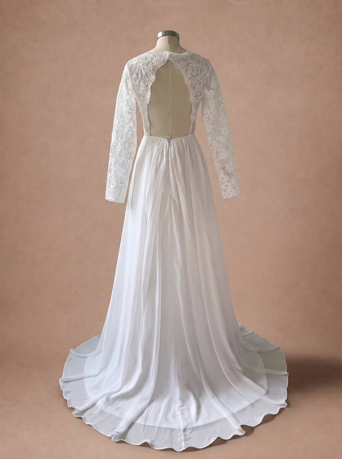 Robe de mariée droite en dentelle — Mannequin — dos entier