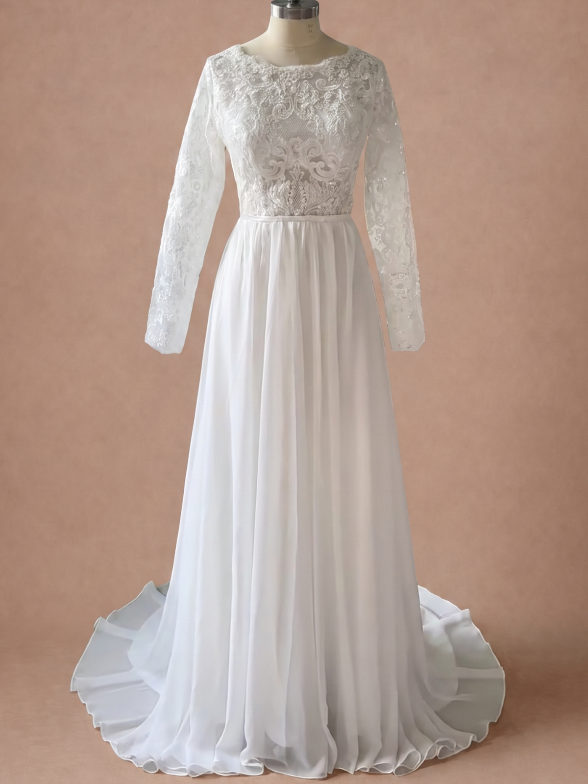 Robe de mariée droite en dentelle — Mannequin — face entière