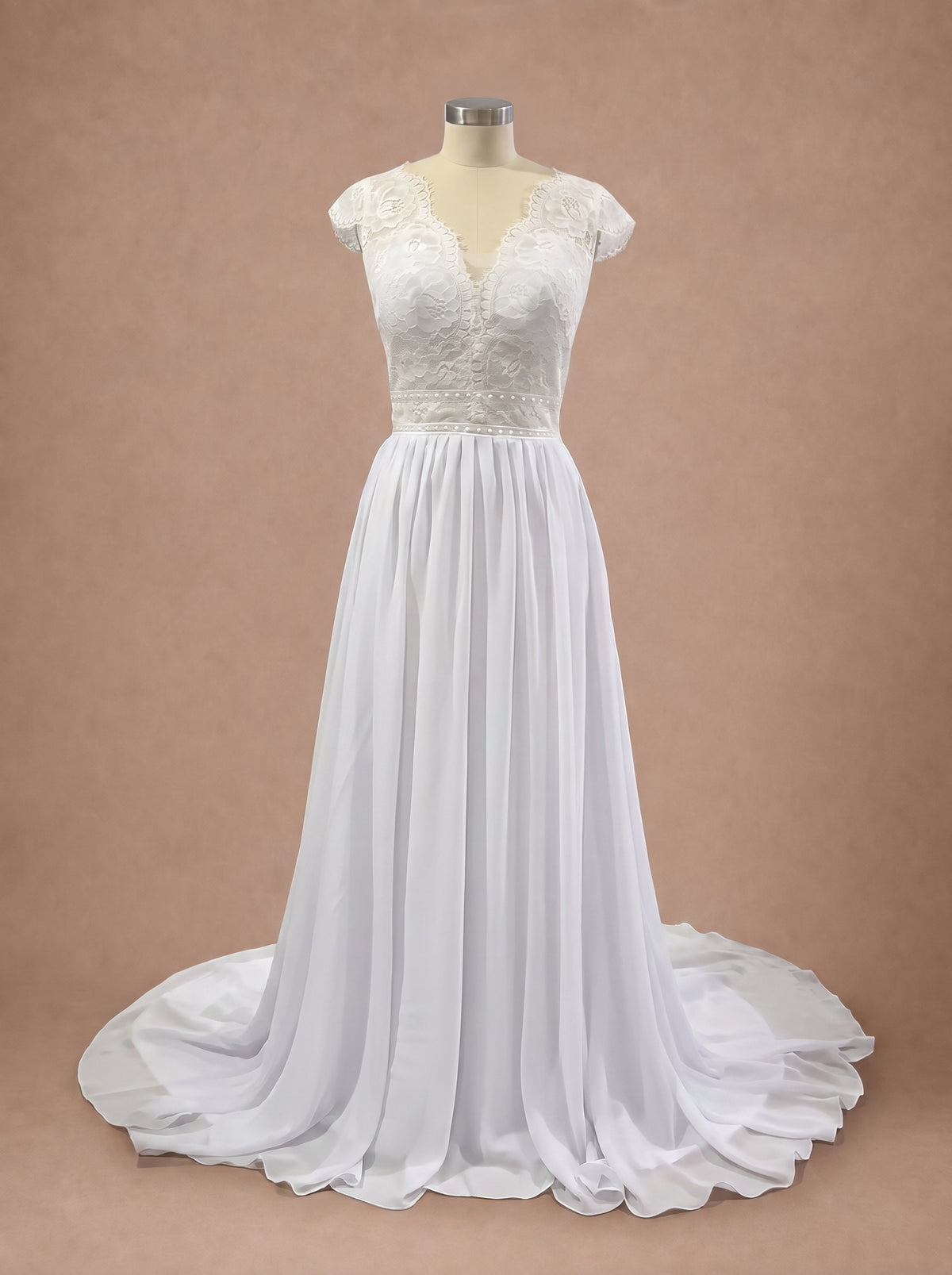 Robe de mariée droite et fluide — Mannequin — face entière