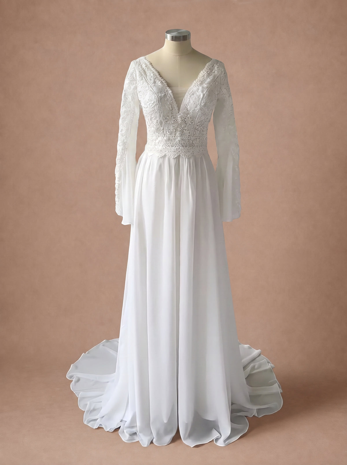 Robe de mariée droite longue en dentelle à manches longues — Mannequin — face entière