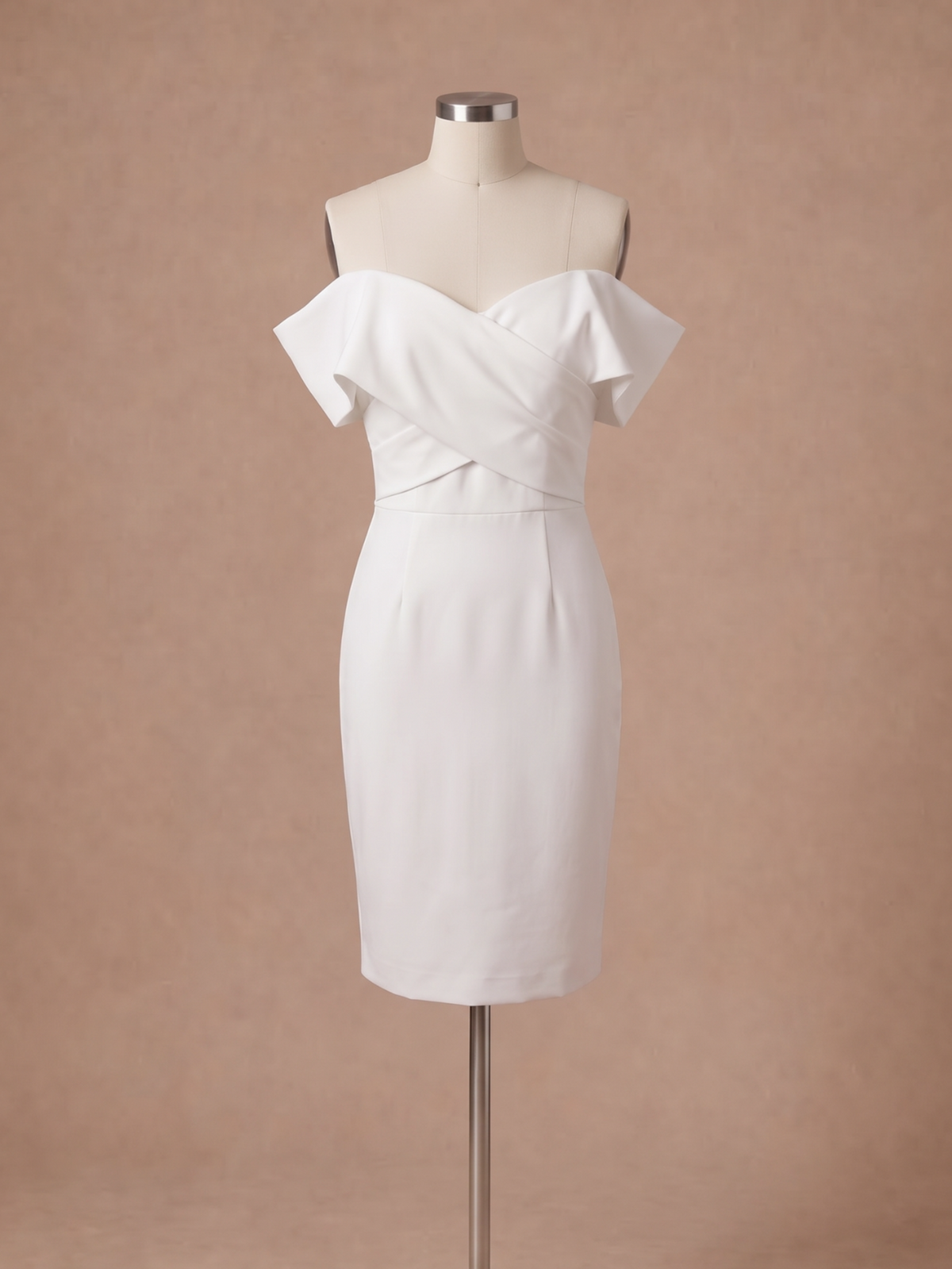 Robe de mariée droite courte en satin à traîne amovible — Sans traîne — Mannequin face