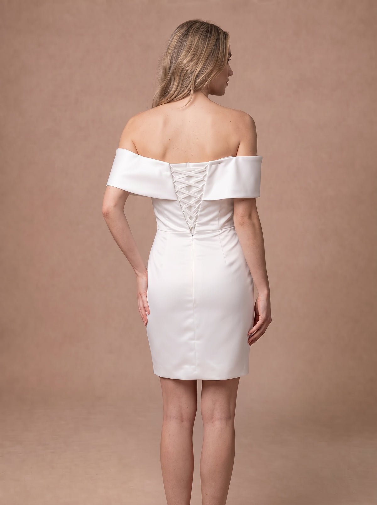 Robe de mariée droite courte en satin à traîne amovible — Sans traîne — Modèle dos