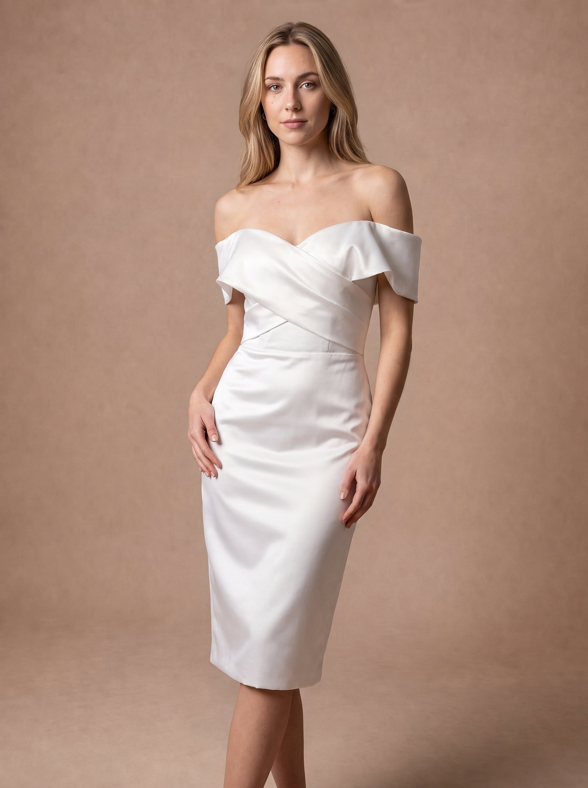 Robe de mariée droite courte en satin à traîne amovible — Sans traîne — Modèle face