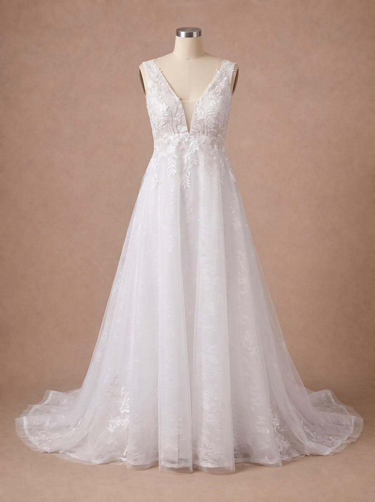 Robe de mariée empire blanche pour femme enceinte à décolleté V — Mannequin — face entière